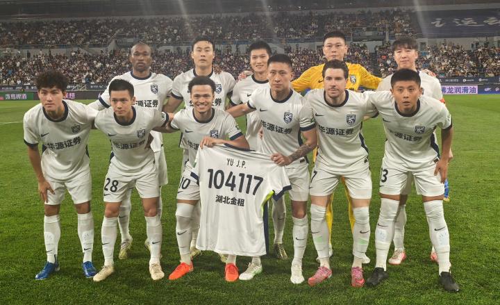 诠释了对球, 比赛前