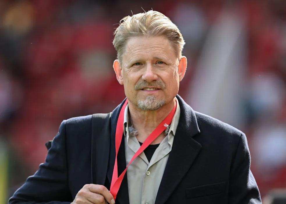 我们, 年驰骋赛场